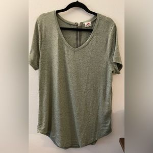 Olive green short sleeve v-neck top 1X